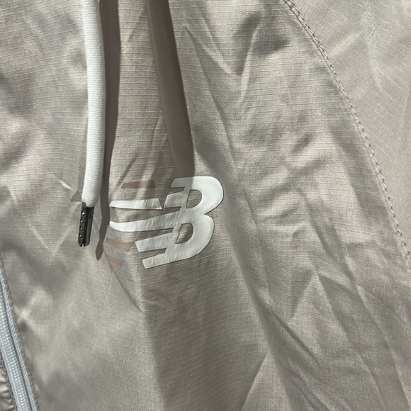 Nike Men's Beige Windbreaker Jacket - Picture 3 of 4